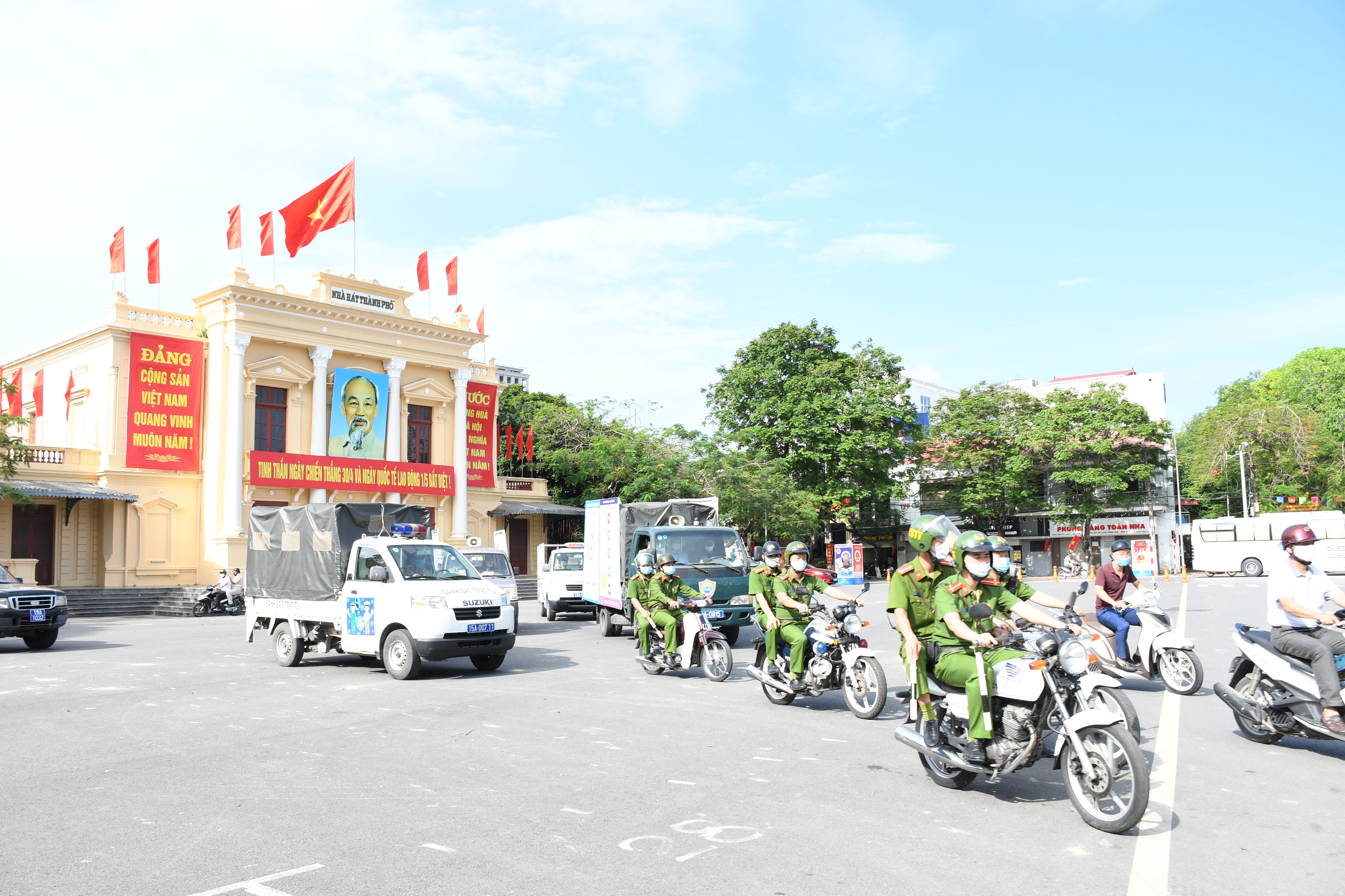 Xây dựng văn hóa giao thông an toàn gắn với kiểm soát hiệu quả dịch COVID-19